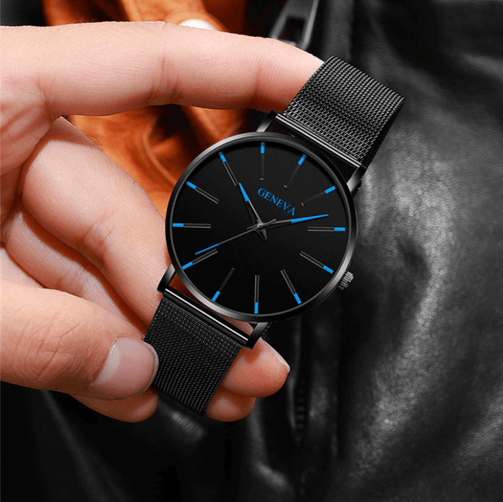 Sideprofil af ultratyndt eleganceur. Minimalistisk design, rustfrit stål herreur, vandafvisende og tidløs stil.