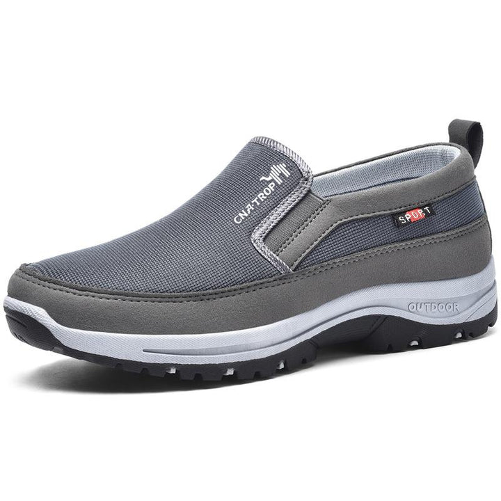 Skridsikre letvægts herre slip-on sko med svangstøtte; tilbyder optimal komfort & ergonomi.