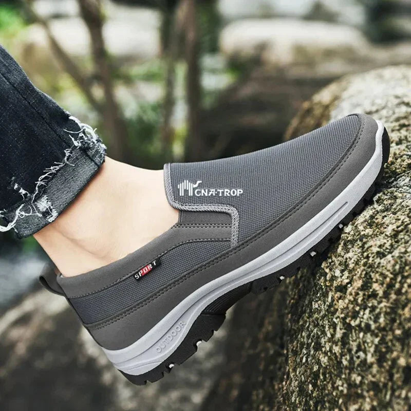 Ergonomiske herre slip-on sneakers for smertereduktion & god kropsholdning; letvægt & skridsikre.