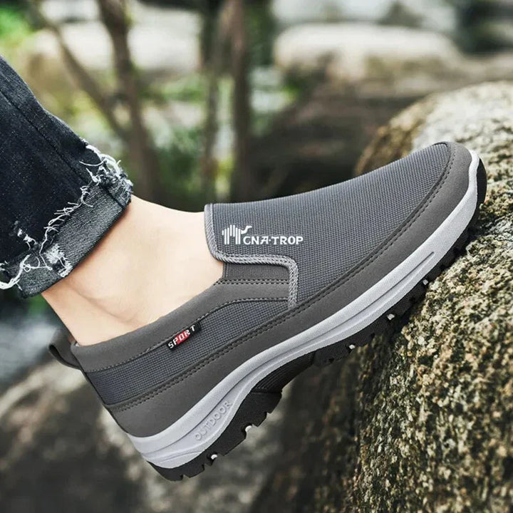 Ergonomiske herre slip-on sneakers for smertereduktion & god kropsholdning; letvægt & skridsikre.