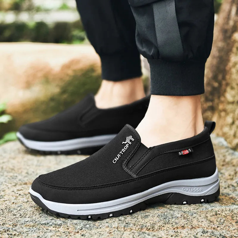 Herrers EnduraComfort sneakers; åndbare, lette & skridsikre for suveræn komfort & kropsholdning.