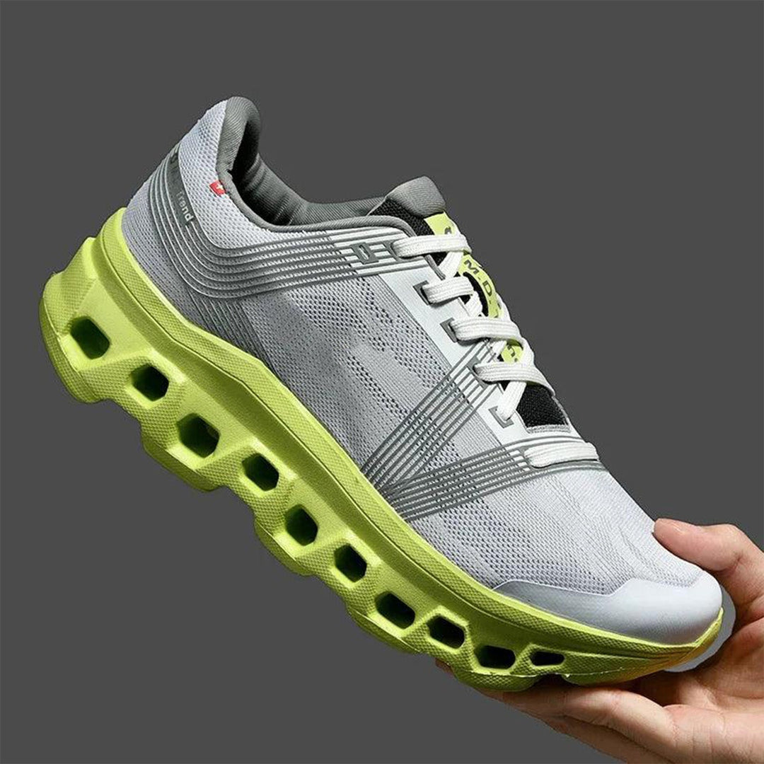 Sportsinspireret herresneaker. Let og komfortabel hverdagssko, velegnet til let sport og fritid.