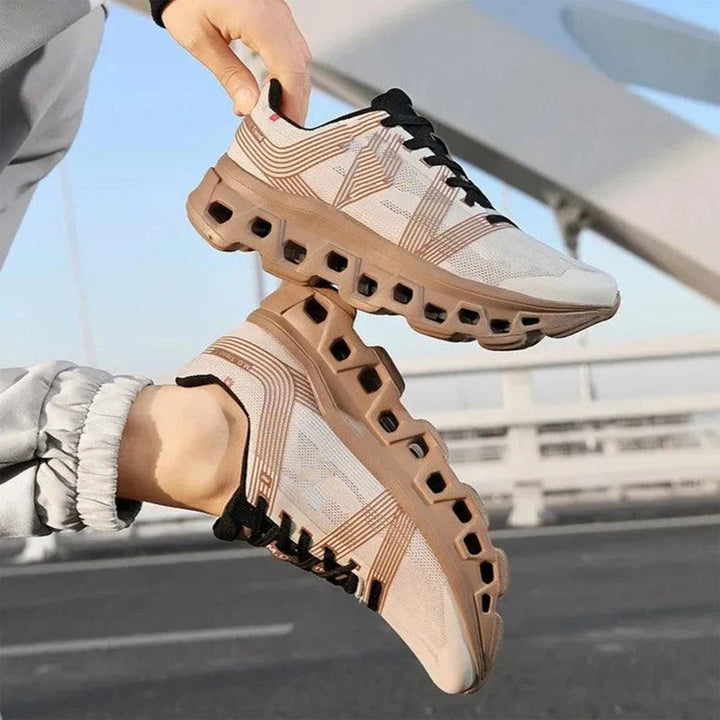 Herresko med let overdel. Komfortabel og åndbar sneakers, ideel til sommer og aktiv brug.
