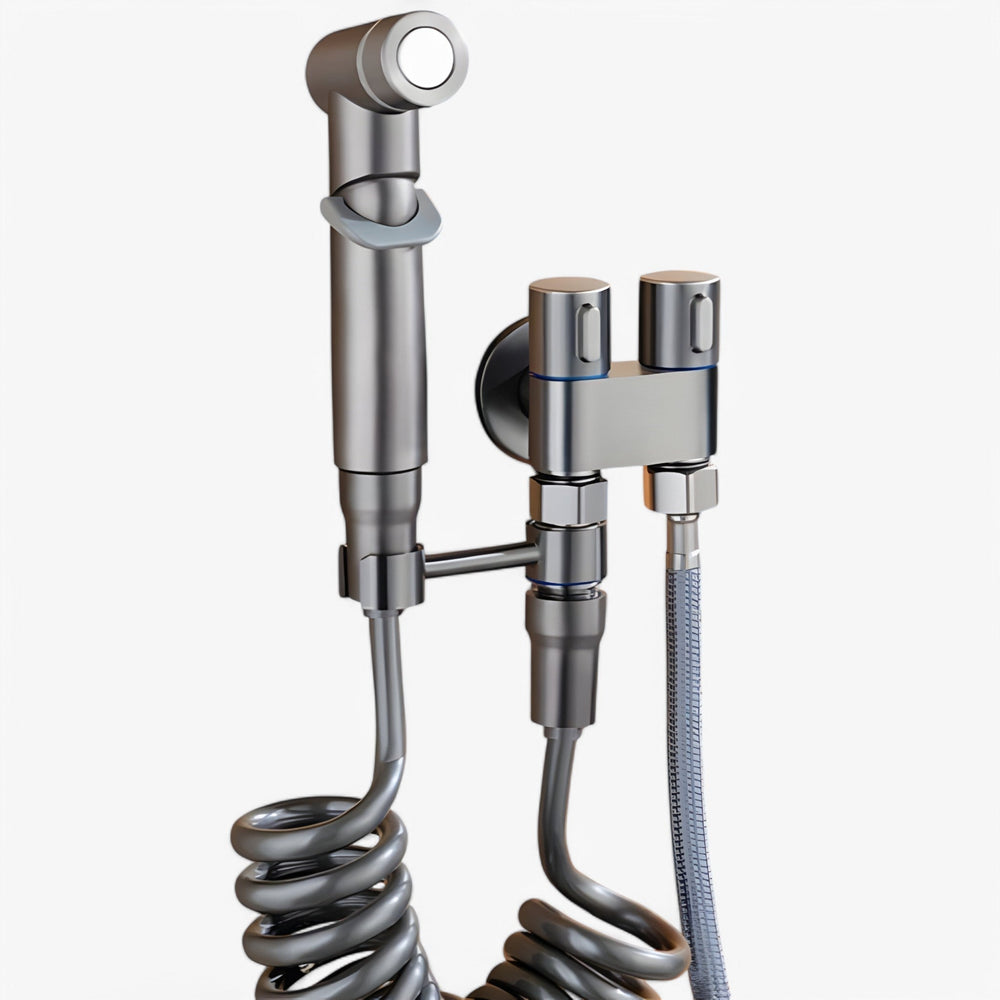 "Højtryk bidet toiletsprøjte af metal og ABS, vægmonteret, med dobbelt udløb for effektiv, miljøvenlig rengøring."