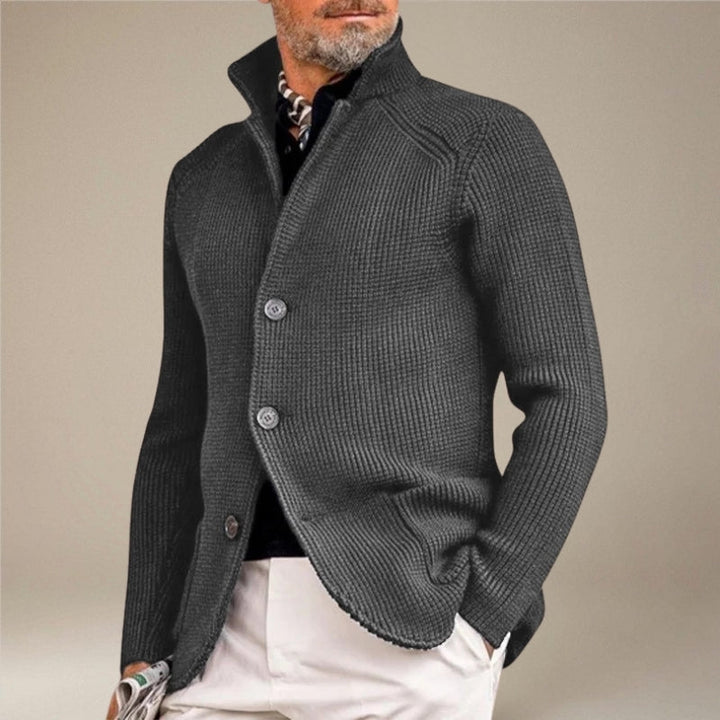 Klassisk herrejakke med knapper, lange ærmer og sidelommer. Passer til casual og smart look.