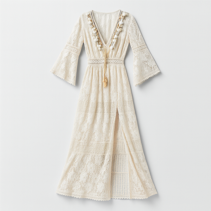 Hvid afslappet boheme maxikjole med broderi og V-udskæring. Komfortabel lang sommer- og strandkjole til kvinder.