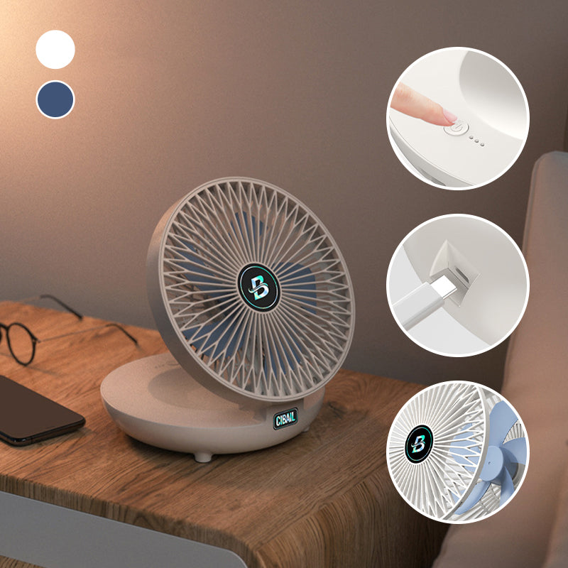 Blå bærbar ventilator, der giver stille og personlig afkøling på skrivebordet. Perfekt til sommerbrug.
