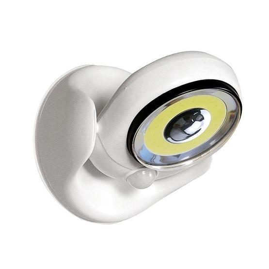 Hvid indendørs LED-lampe med bevægelsessensor for automatisk lys. Perfekt til gang, skab og entré.