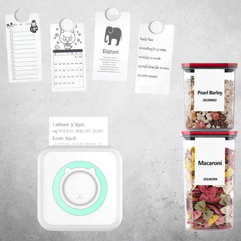 Nærbillede af en trådløs smartphone printer, der udskriver små klistermærke fotoudskrifter; nem kreativitet.