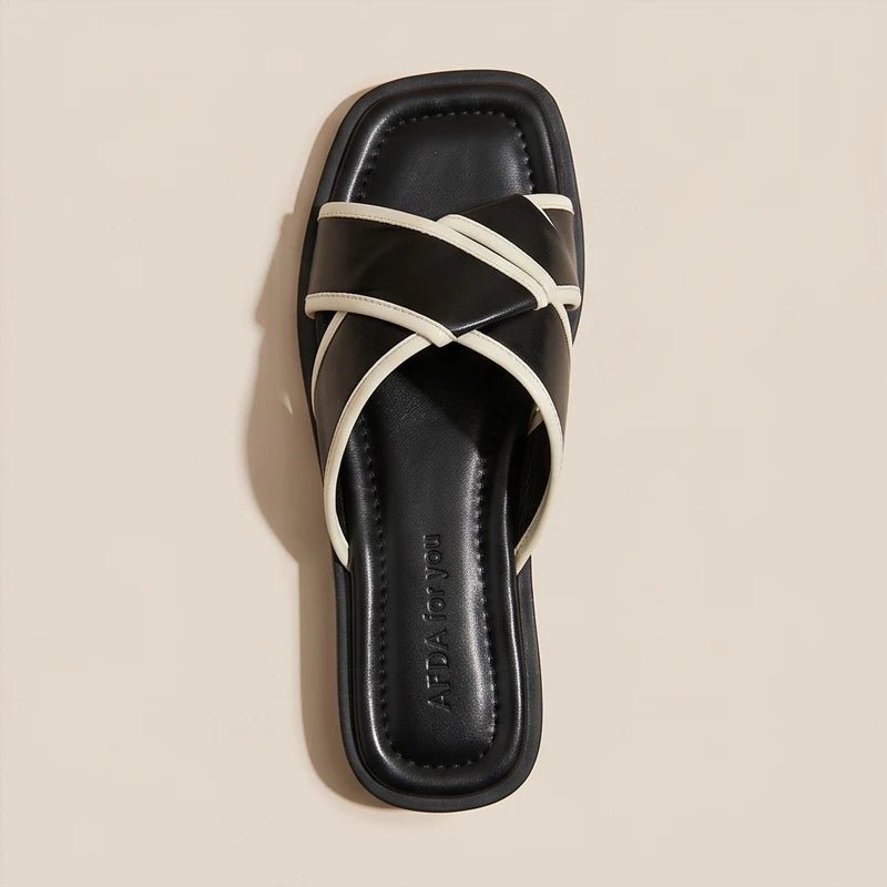 Stilfulde sorte dame sommersandaler. Flade fisherman sandaler med krydsremme og nem slip-on funktion.