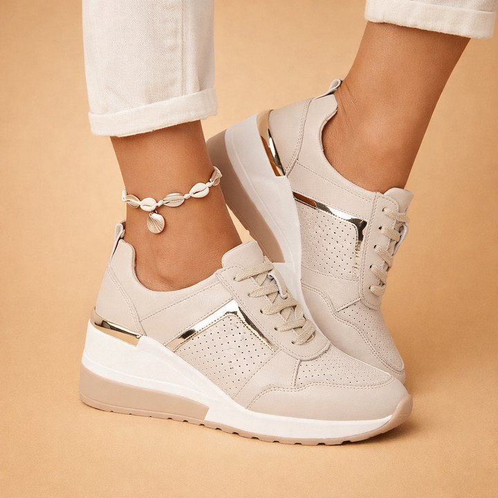 Hvide dame platform sneakers. Komfortable, stilfulde og høje sneakers til kvinder, ideelle til mode og hverdag.