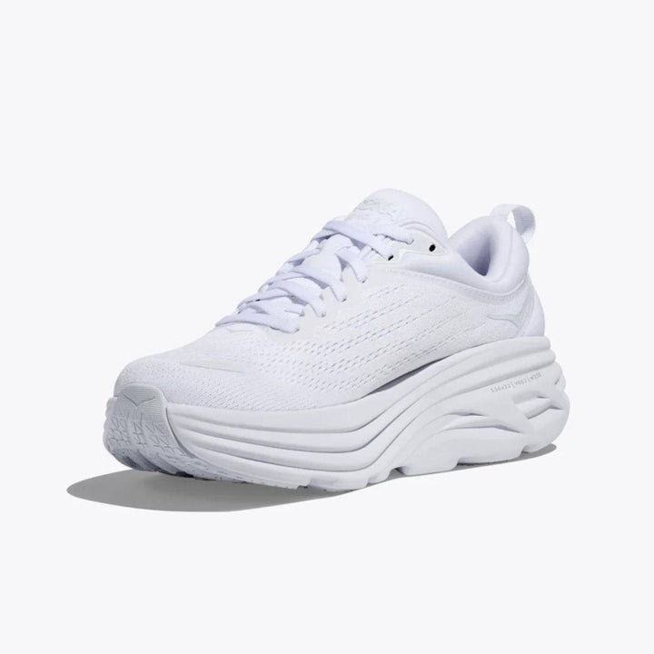 "Hvide sporty sneakers i letvægtsdesign med elegant og moderne udseende, mesh-materiale og reflekterende detaljer."