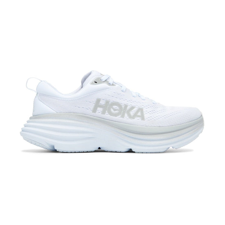 "Hvide sporty sneakers i letvægtsdesign med elegant og moderne udseende, mesh-materiale og reflekterende detaljer."