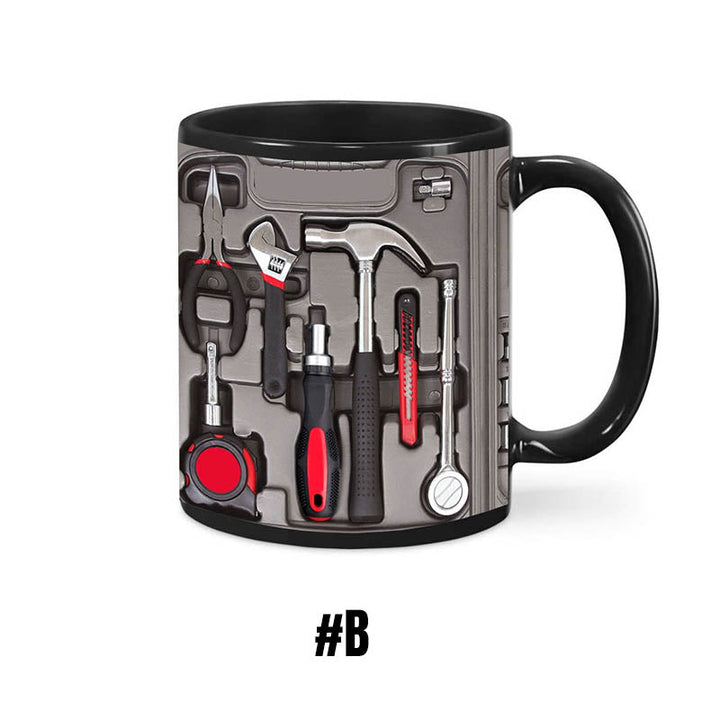 Motiverende keramisk kaffekrus med tekst om fokus og energi. Robust og unikt design.