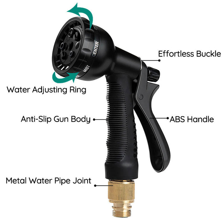 En glad gartner vander planter med HydroFlexo udvidelig slange. Effektiv og behagelig vanding.