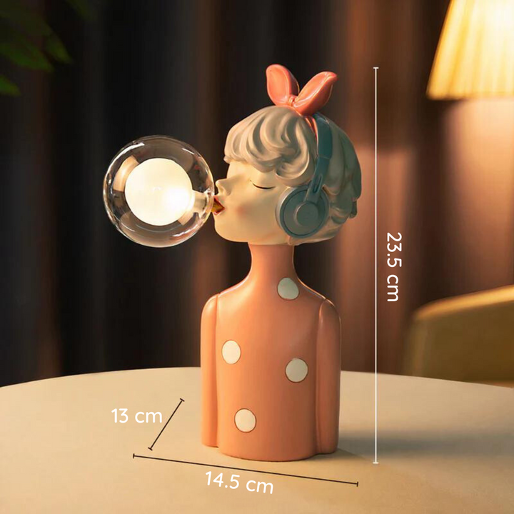 Hyggelig lampe til indretning: Varm LED belysning forbedrer stuen og soveværelsets atmosfære. En flot bordlampe.