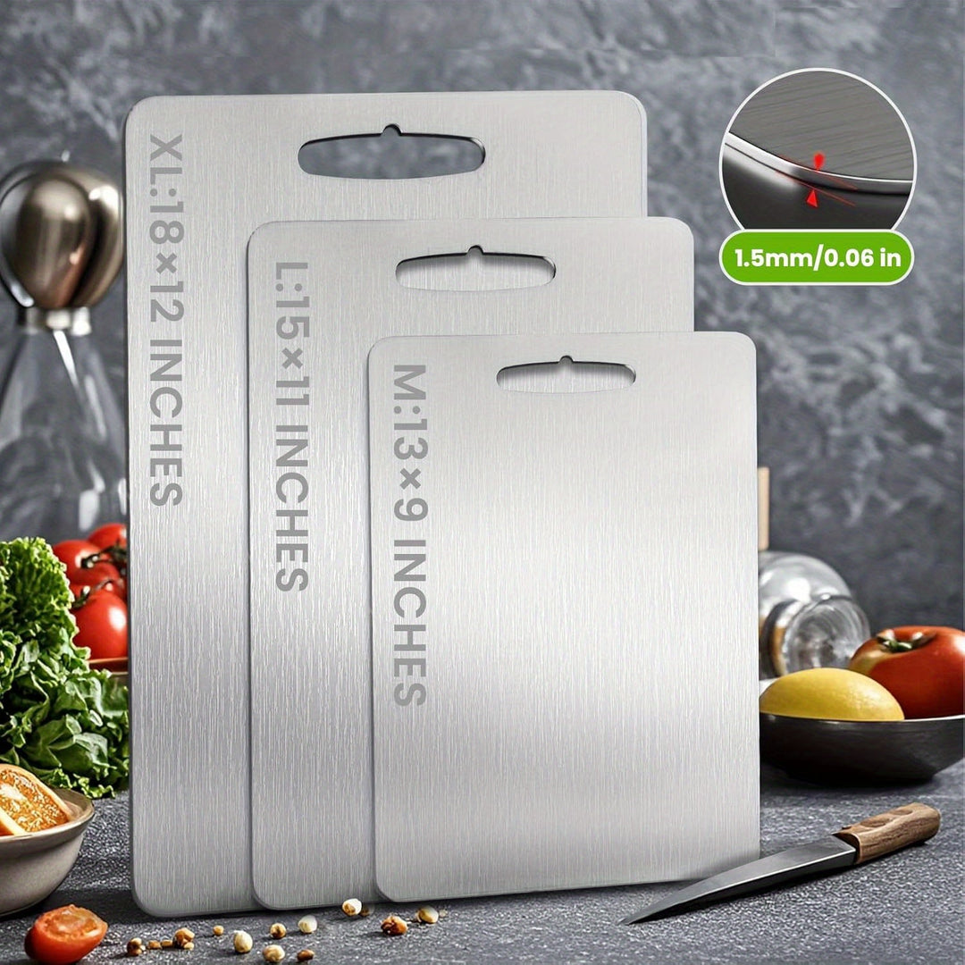 Detaljebillede af titanium skærebræt, designet for hygiejnisk madforberedelse og holdbarhed.