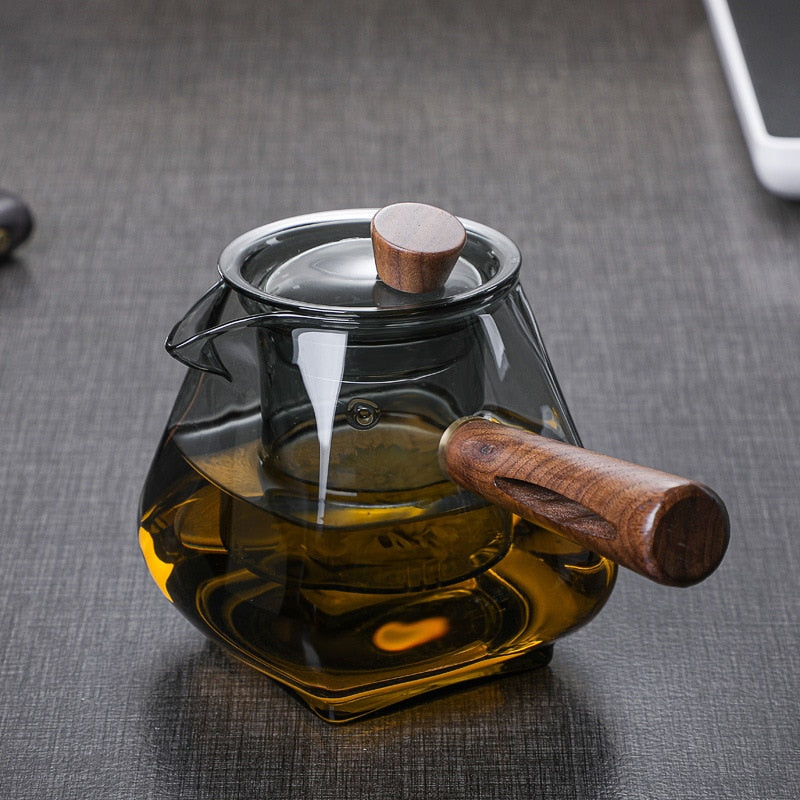 Japansk glas tekande med træhåndtag, elegant design til tebrygning af løs te, 700ml.