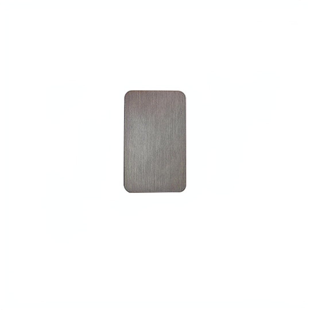 "Justerbar rektangulær væglampe i moderne design med elegant, metallisk aluminiumsoverflade og op/ned-lys."