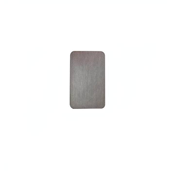 "Justerbar rektangulær væglampe i moderne design med elegant, metallisk aluminiumsoverflade og op/ned-lys."
