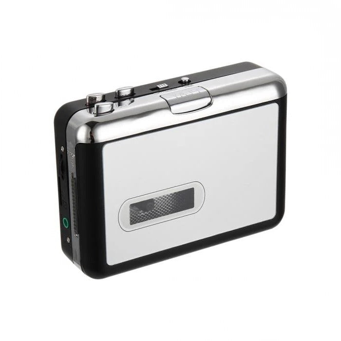 Hvid USB-kassettekonverter med tydelige knapper, klar til at digitalisere dine analoge lydbånd.