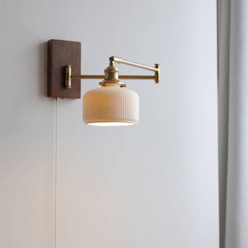 "Keramisk væglampe med træplade, elegant design, cylindrisk keramisk skærm til moderne og traditionel indretning"
