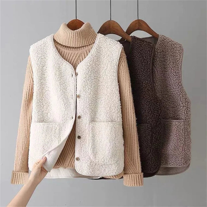 Klassisk beige kvinde vest. Varm & stilfuld til efterår/vinter. Behagelig overgangsjakke.