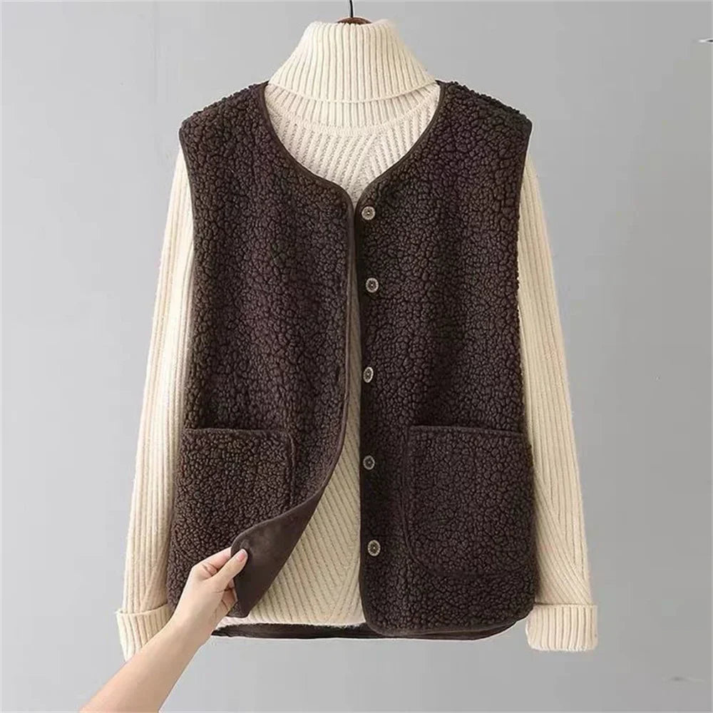 Varm kvinde vest i klassisk design. Perfekt til kølige efterårs- & vinterdage.