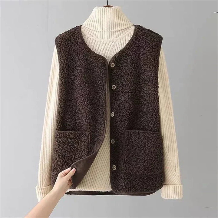 Varm kvinde vest i klassisk design. Perfekt til kølige efterårs- & vinterdage.