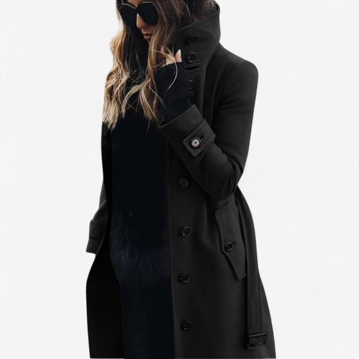 Stilfuld dame trenchcoat, ideel til kontor og hverdagsbrug. Alsige kvindejakke med klassisk design.