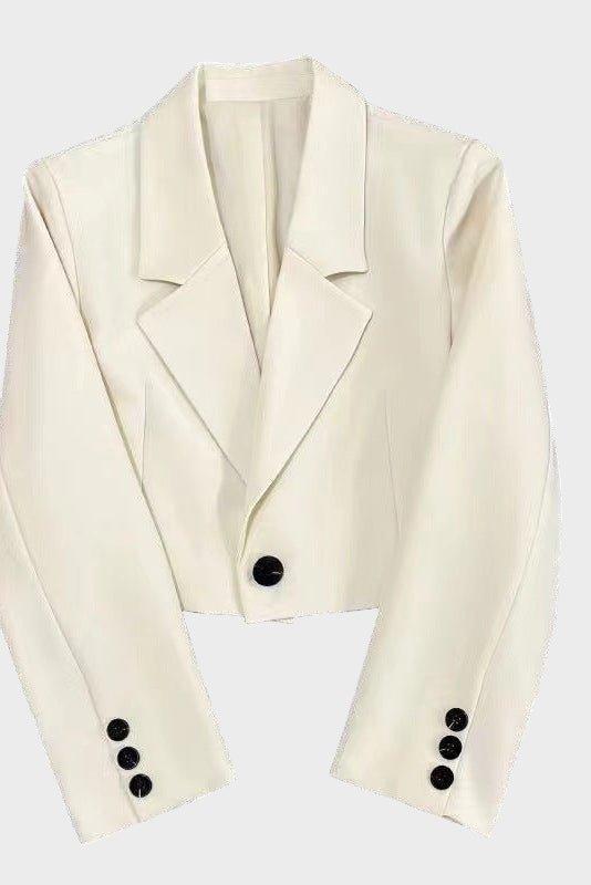 Klassisk dameblazer i tidløst design. Elegant og skræddersyet kvindeblazer, perfekt til kontorstil og formelle anledninger.