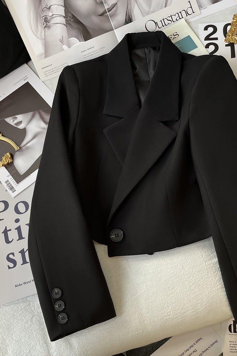Dameblazer i beige, sort & grøn. Klassisk og moderne kvindeblazer; elegant, skræddersyet og alsidig til mode og kontor.
