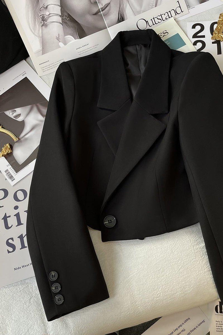 Dameblazer i beige, sort & grøn. Klassisk og moderne kvindeblazer; elegant, skræddersyet og alsidig til mode og kontor.