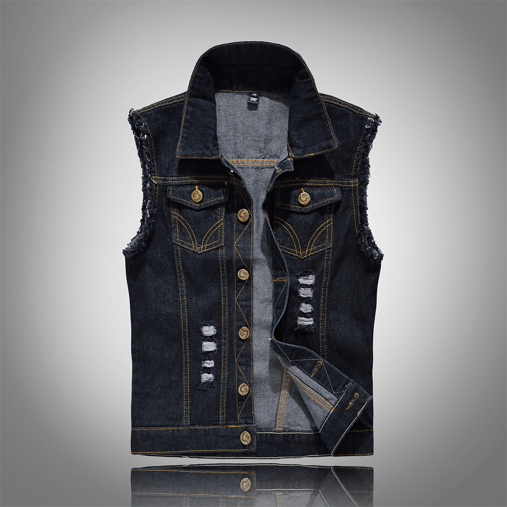 Detaljeret billede af herre denimvest, viser stofkvalitet og klassisk design for stilbevidste mænd.