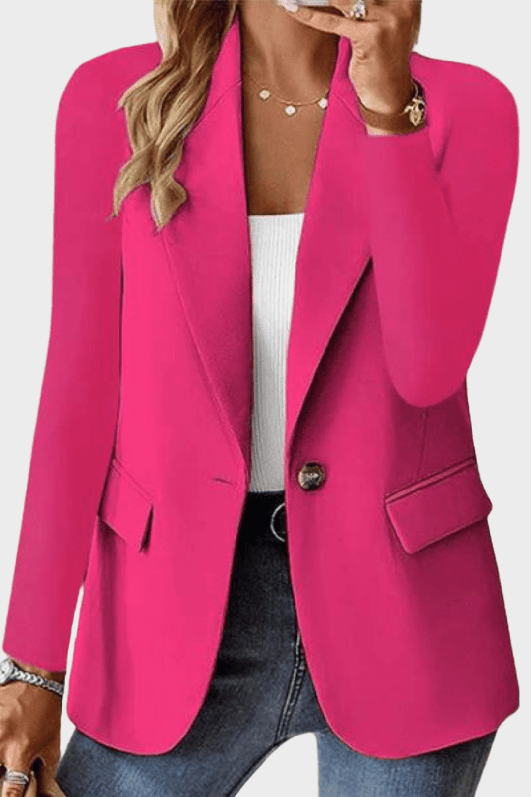 Klassisk sort kvindeblazer, elegant til kontor og fest. Formel og smart stil til enhver anledning.