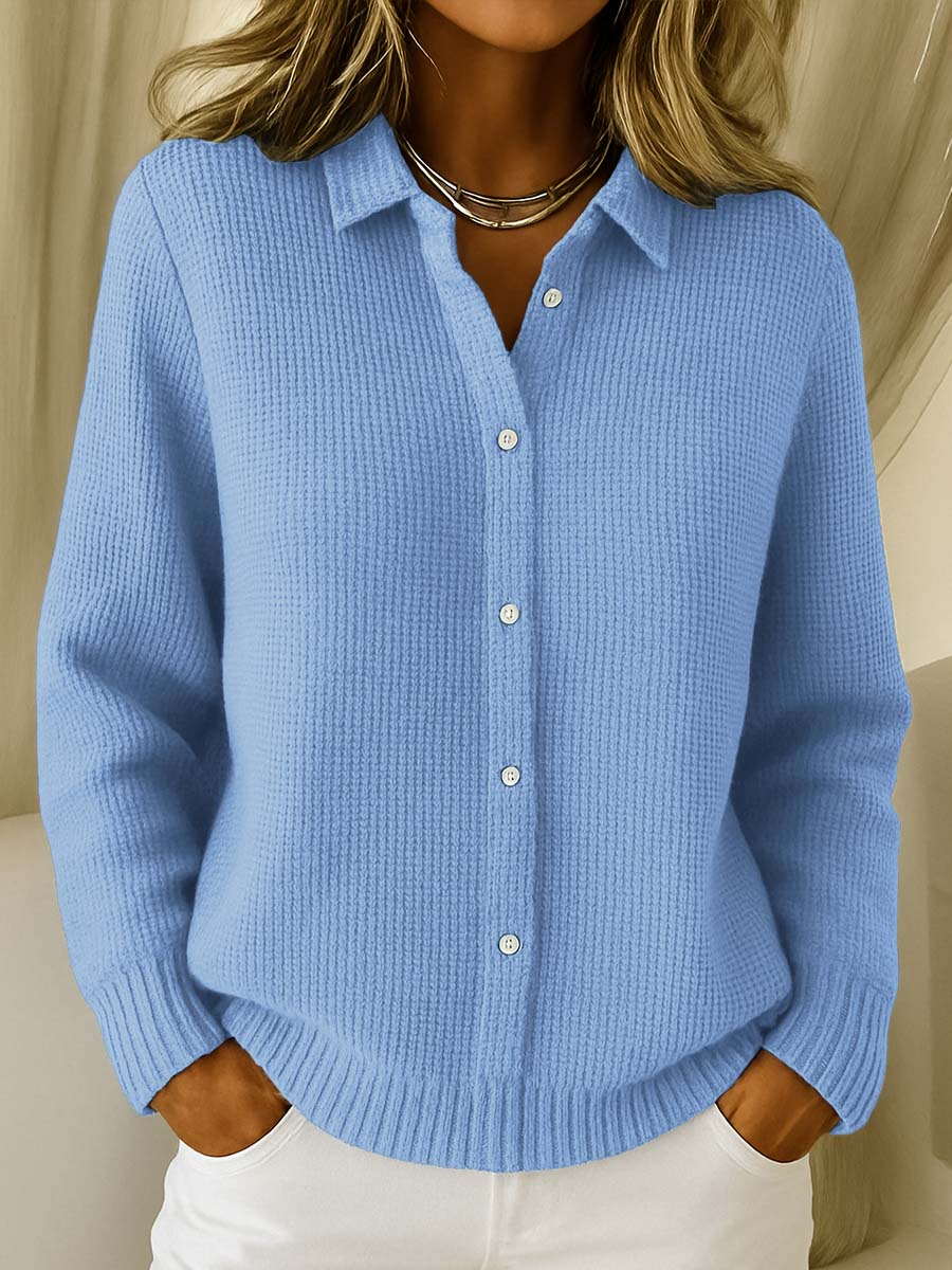 Klassisk strikket dame cardigan med krave og knapper. Perfekt til hverdag og lag-på-lag styling for kvinder.