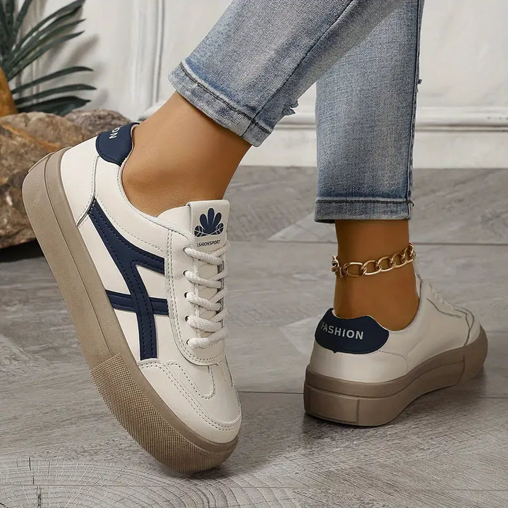 Brune damesneakers med ergonomisk komfortsål for optimal støtte og et tidløst look.