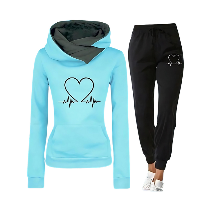 Komfortabelt dame hoodie sæt med hjerteprint og matchende joggingbukser til afslappet hverdag og loungewear.