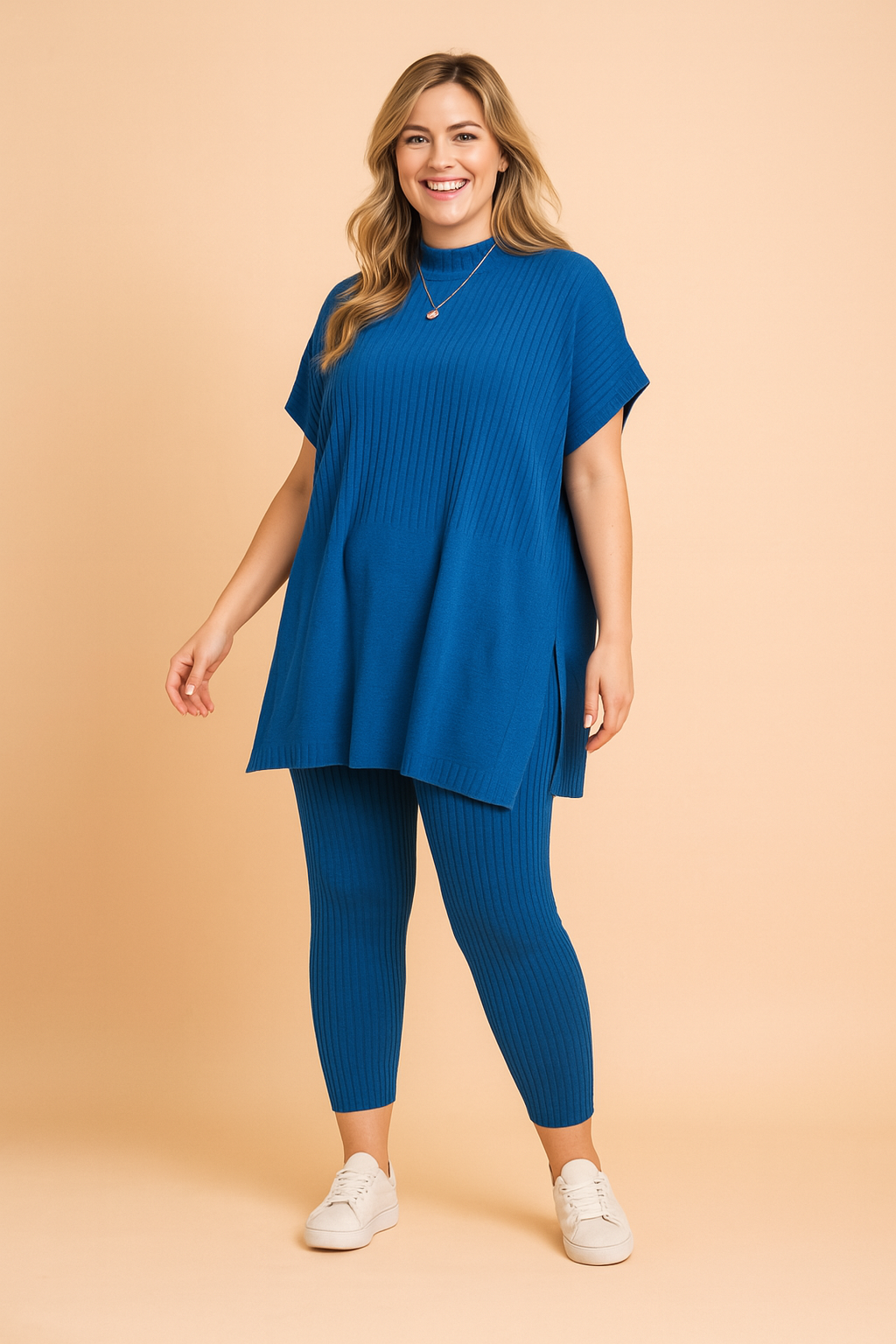 Blødt ribstrikket todelt sæt til kvinder. Perfekt komforttøj og moderne dameoutfit til alle anledninger.