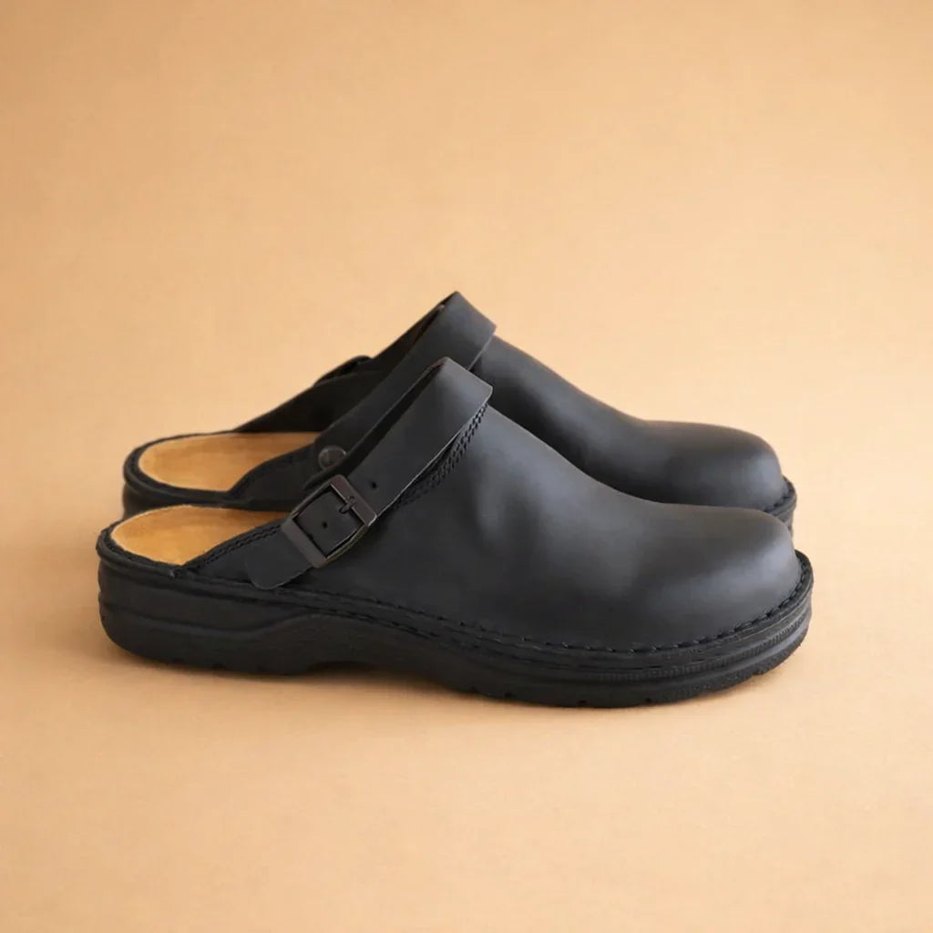 Elegante sorte slip-on herresko, moderne og stilfulde til alsidig hverdag og fritid.