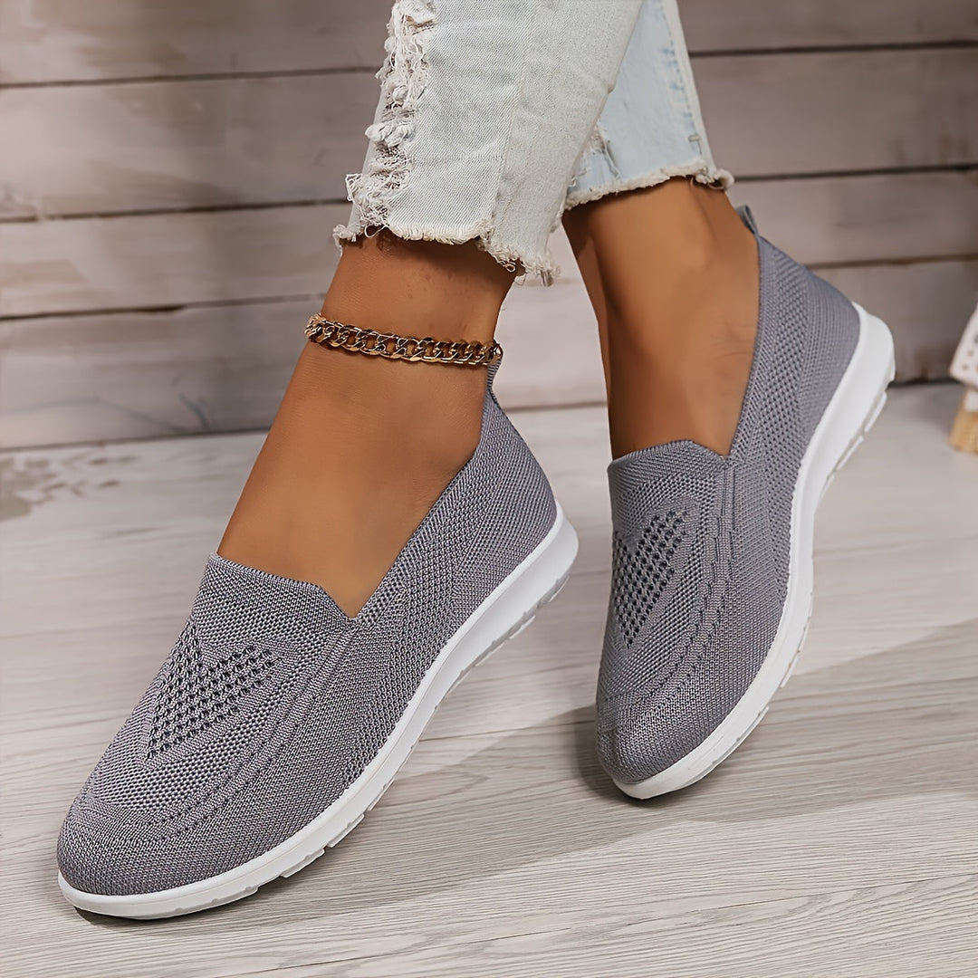 Komfortable Helena ortopædiske kvinder loafers i beige med åndbar overdel og flad sål, ideelle til daglig støtte.