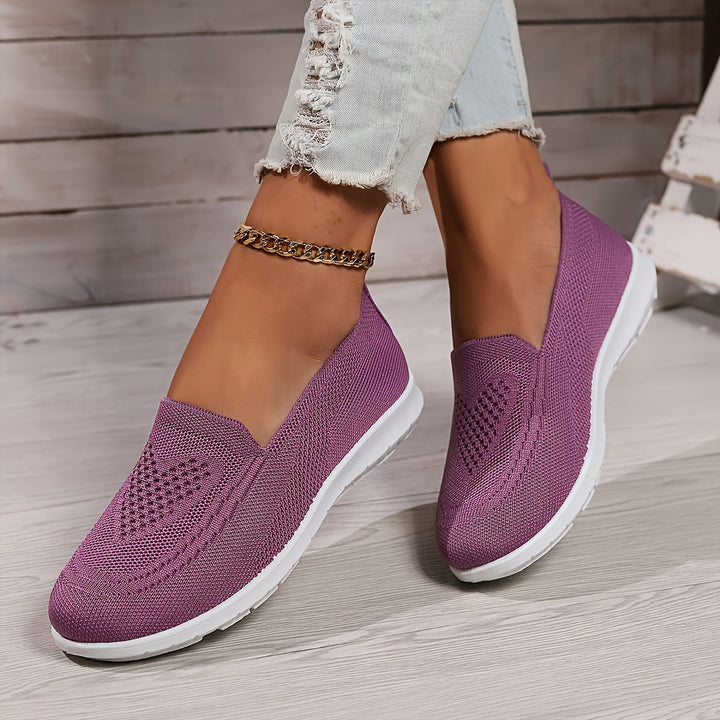 Komfortable Helena ortopædiske kvinder loafers i beige med åndbar overdel og flad sål, ideelle til daglig støtte.