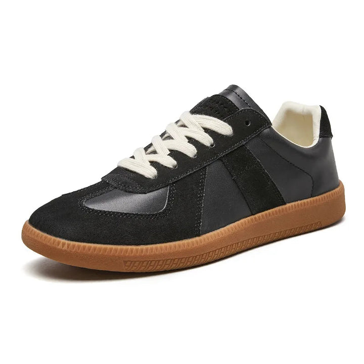 Grå herre sneakers, skridsikre og komfortable hverdagssko med snørebånd.