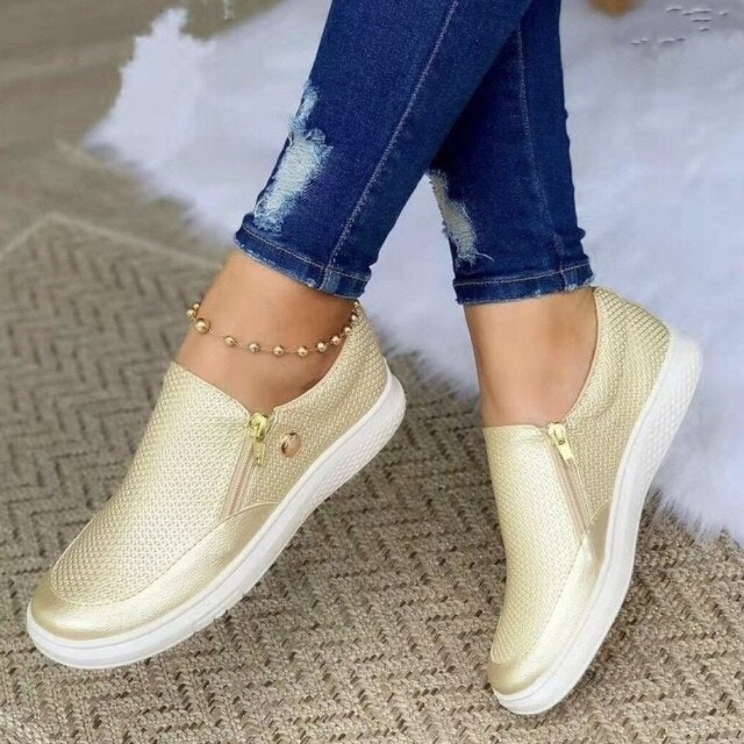 Moderne og sporty slip-on damesneakers. Lette og flade casual sko, ideelle som komfortable sommersko til hverdag.