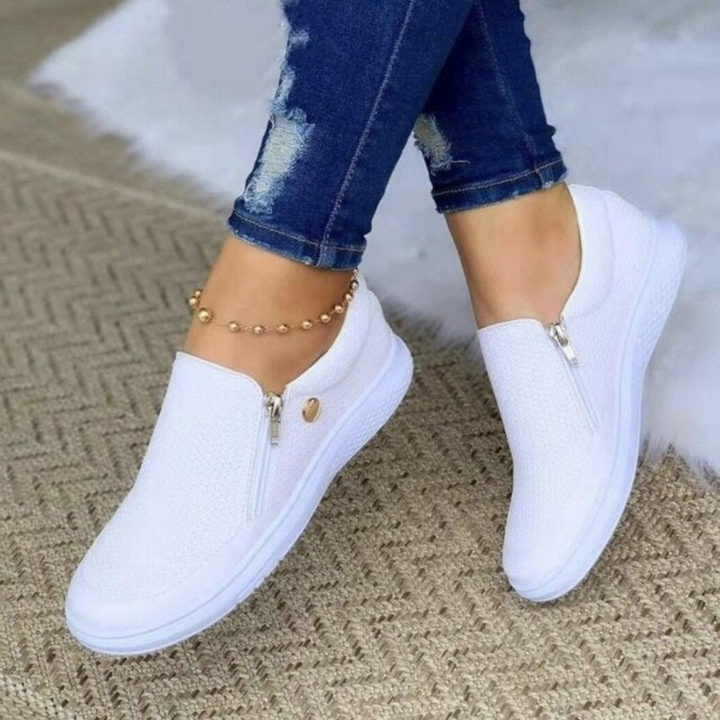 Lette slip-on damesneakers for ultimativ komfort. Praktiske og moderne hverdagssko til kvinder, sporty og casual.