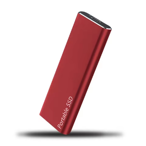 Kompakt 4TB USB-C harddisk vist i hånden for at vise størrelsen og det slanke design.