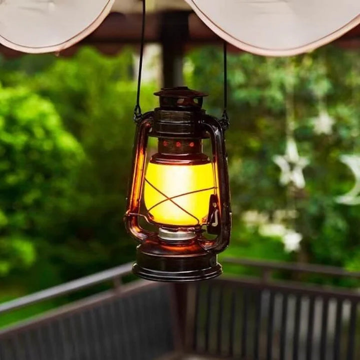 Pålidelig genopladelig nødbelysning. Kompakt udendørslampe med kraftfuld LED. Essentiel for camping & vandretur.