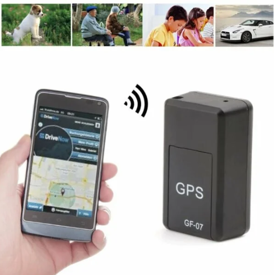 "Kompakt grå GPS-tracker med magnetisk base, ideel til diskret montering og præcis realtidsovervågning af værdigenstande."