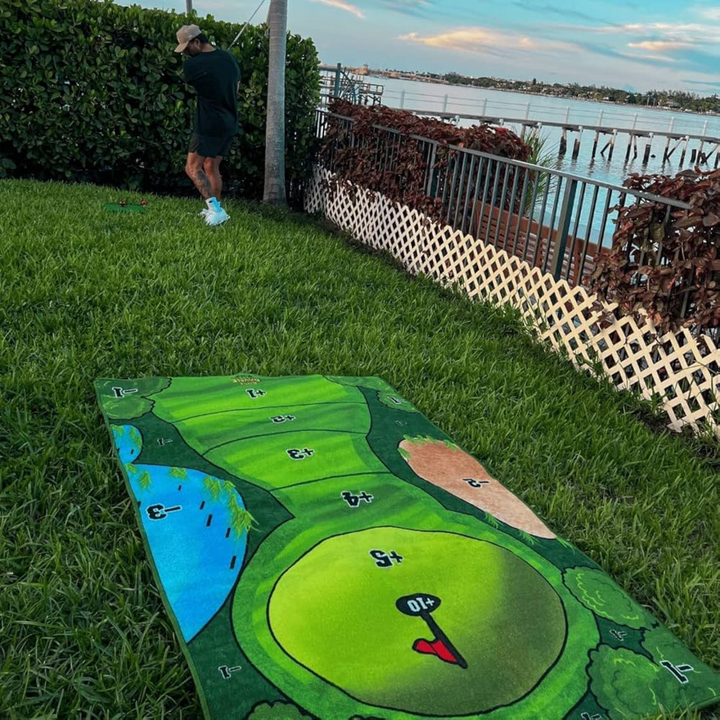 Kompakt golf putting træningssæt, ideelt til golftræning indendørs, på kontoret eller i haven.