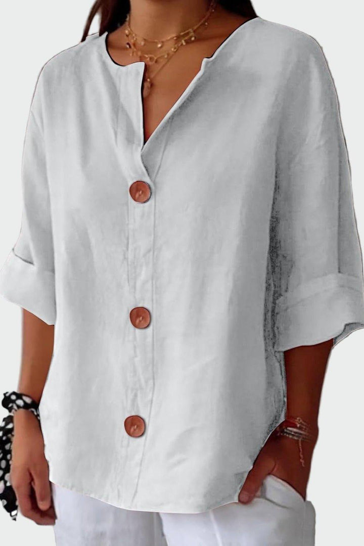 Stilfuld damebluse i løs pasform, perfekt til hverdag og forår. Komfortabel kortærmet knapbluse for elegant look.